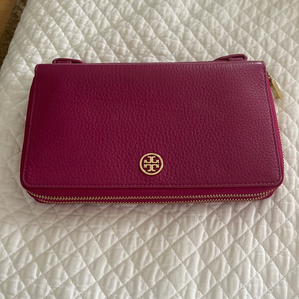 Tory Burch Landon Large Travel Wallet- Mint condition. NWOT Gorgeous raspberry.